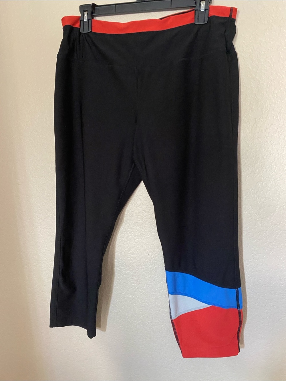 Avis Women’s Black Colorblock Active Capri Leggings with Red Trim